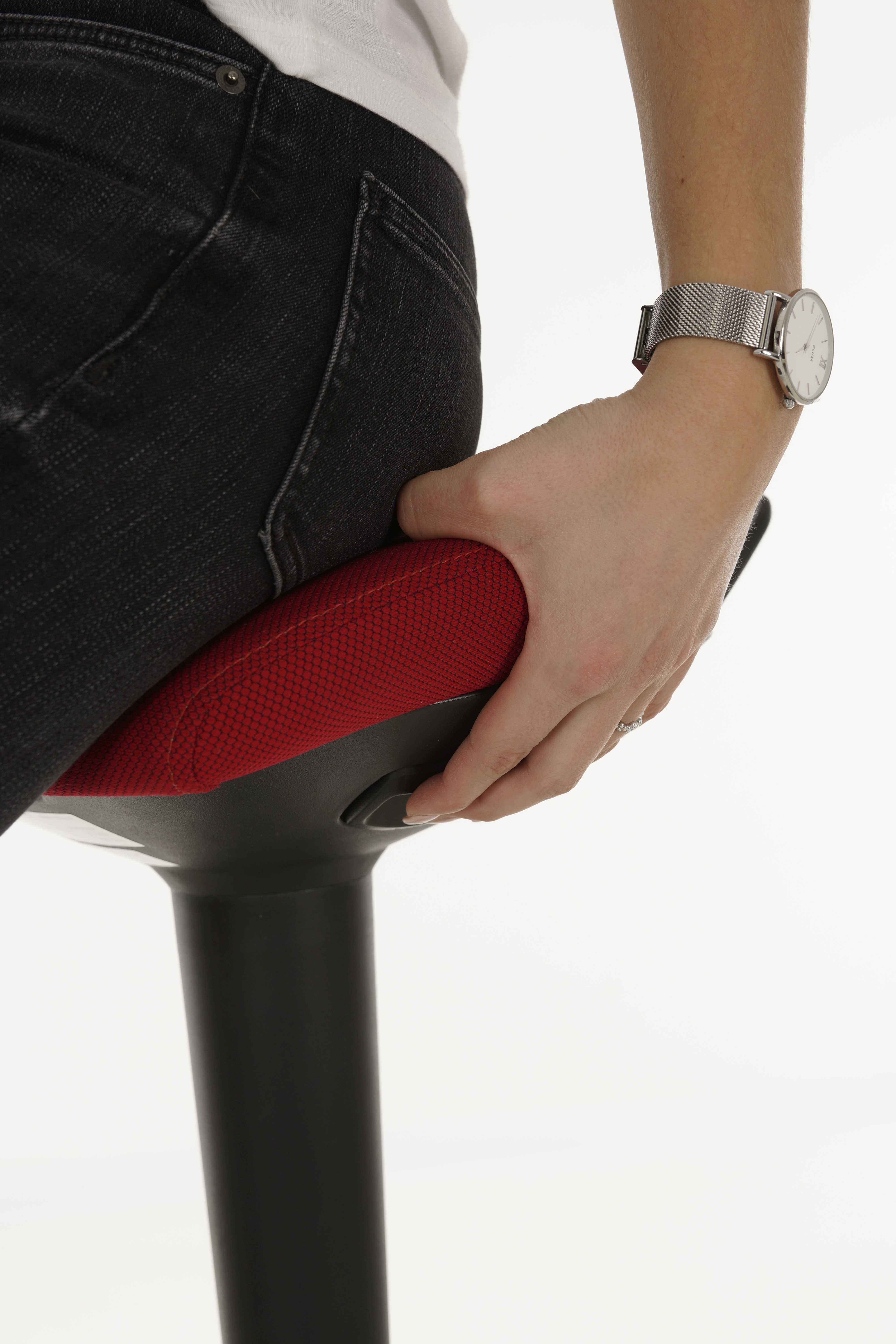 I11136_Anwender-Auslosung Stehhocker Marco – Ergonomischer Stehhocker höhenverstellbar für aktives Arbeiten